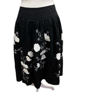 Carol Little embroidered black skirt, size 6 side zip excellent condition